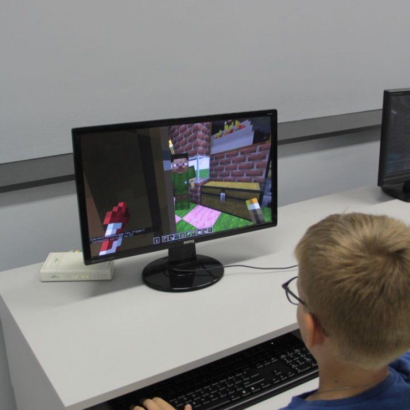 Tworzenie makiety Bitwy Warszawskiej – warsztaty twórcze Minecraft fot. J.Grunau